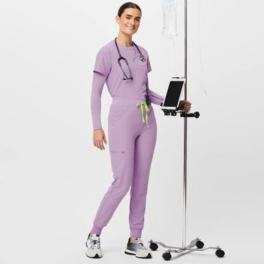 Figs Technical Collection Dew Top & Jogger Scrub Set Lavender Womens Size XXS/XS